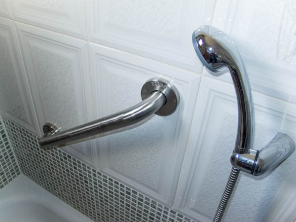 Grab bar anti-slip