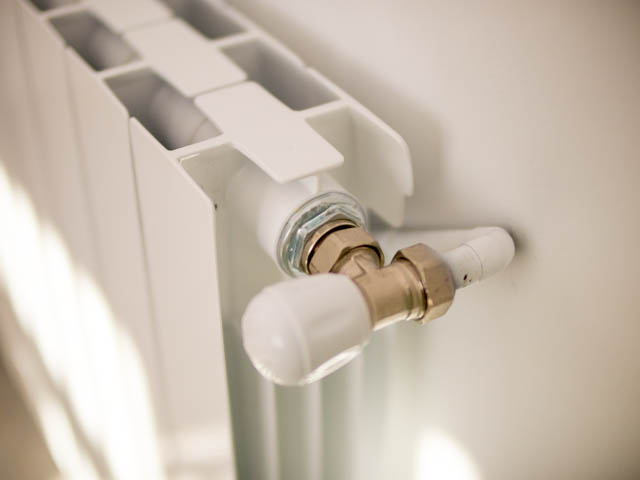 Central heating with hidden pipes – Manual valve detail